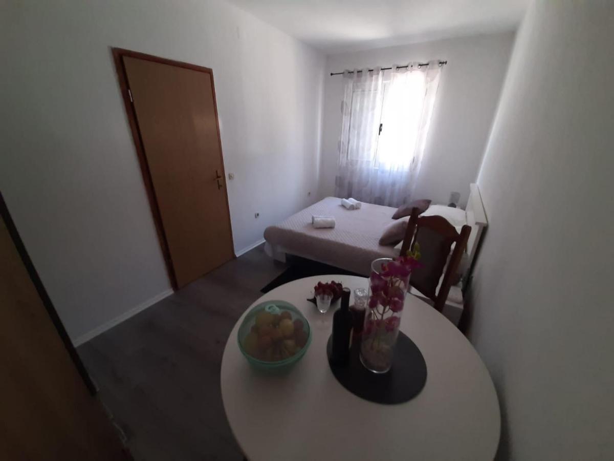 Apartman Jadranka Rogotin Exterior foto